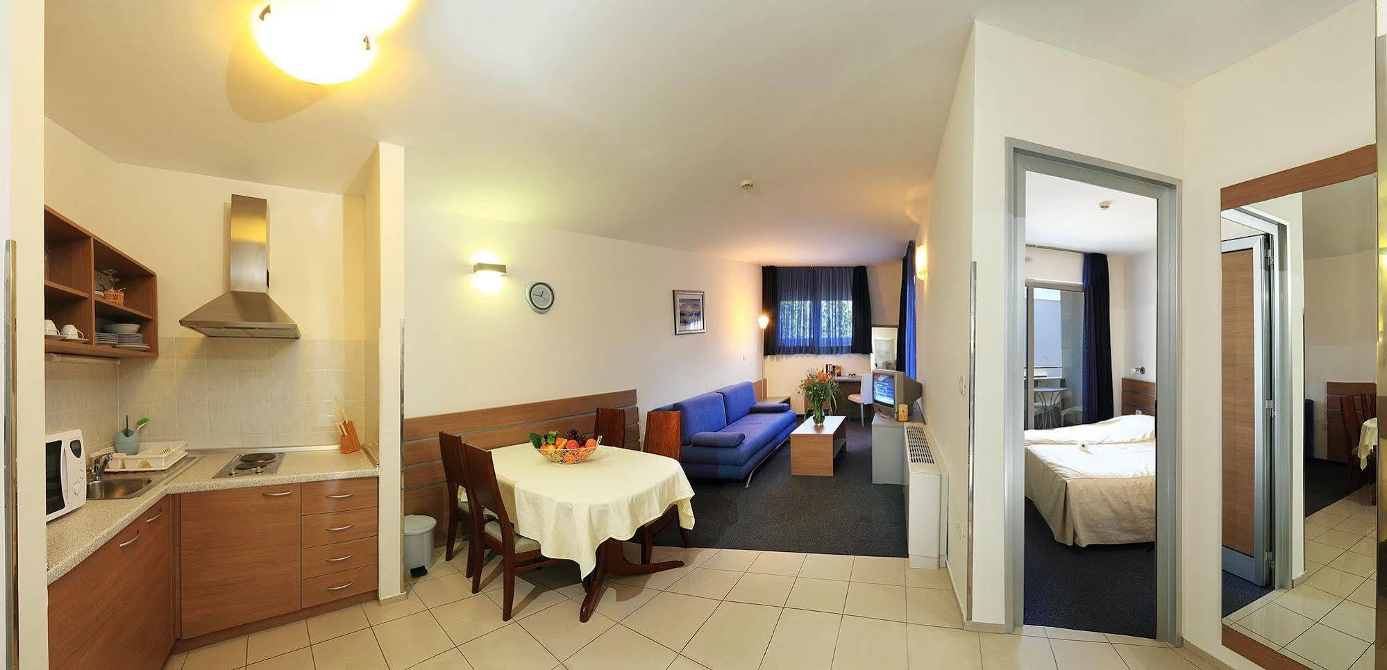 Apartmani Marija Postira Exterior foto